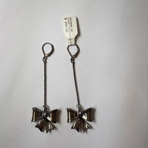 King baby chain lever back bow earrings